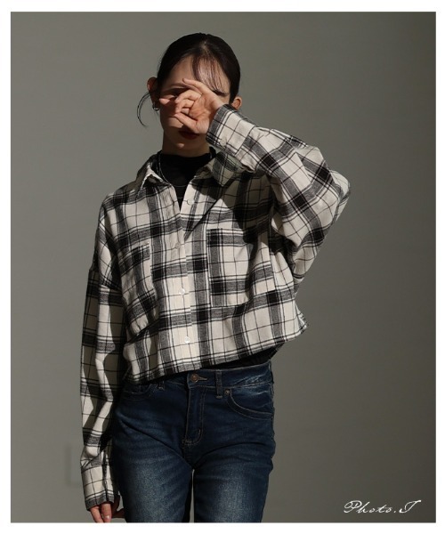 Sawa a la mode(サワアラモード)の「トラッドチェック柄クロップドシャツ(シャツ/ブラウス・レディース・ブラウン/ブラック/アイボリー・FREE)」の4枚目の写真