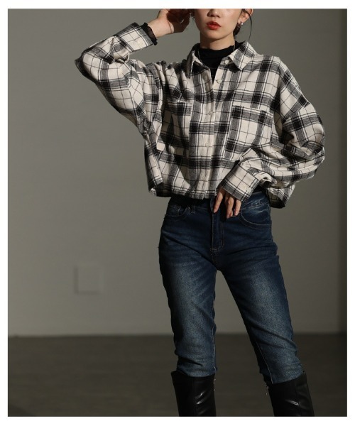 Sawa a la mode(サワアラモード)の「トラッドチェック柄クロップドシャツ(シャツ/ブラウス・レディース・ブラウン/ブラック/アイボリー・FREE)」の6枚目の写真