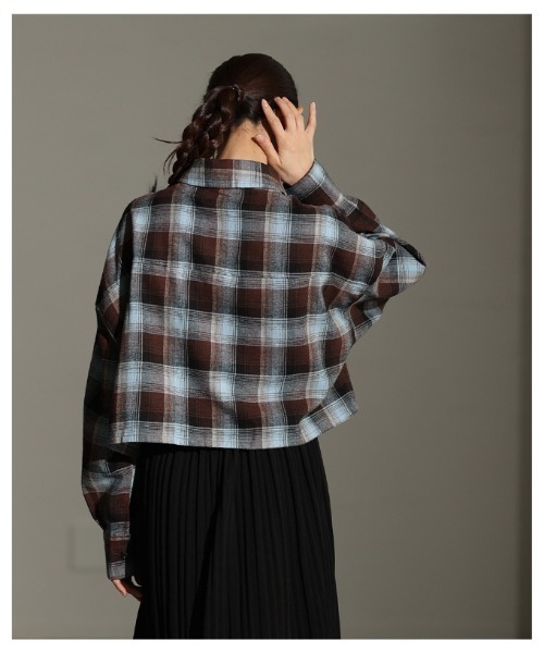 Sawa a la mode(サワアラモード)の「トラッドチェック柄クロップドシャツ(シャツ/ブラウス・レディース・ブラウン/ブラック/アイボリー・FREE)」の13枚目の写真
