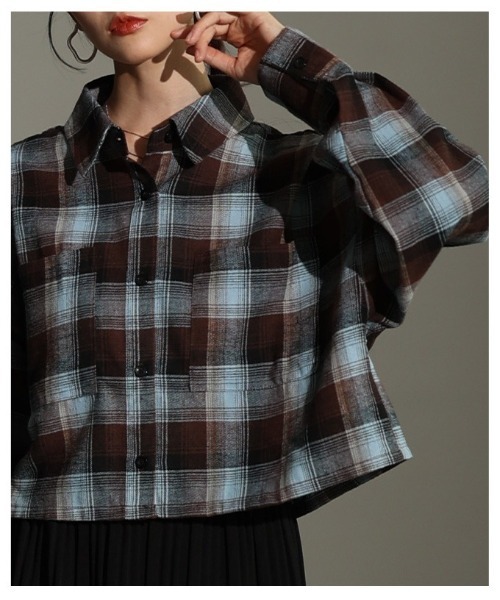 Sawa a la mode(サワアラモード)の「トラッドチェック柄クロップドシャツ(シャツ/ブラウス・レディース・ブラウン/ブラック/アイボリー・FREE)」の16枚目の写真