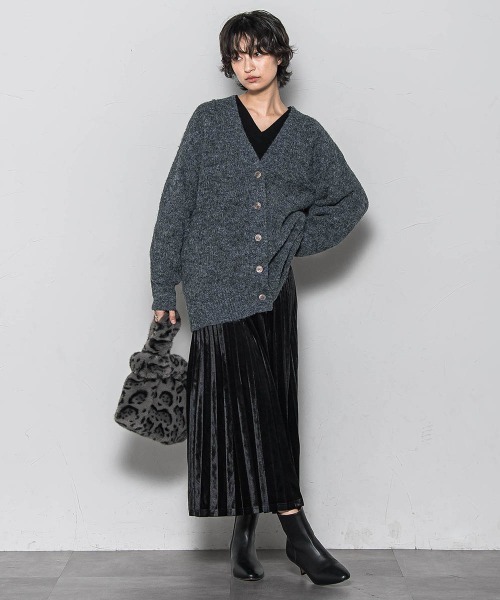 MAYSON GREY(メイソングレイ)の「【WEB限定】ストレッチベロアプリーツスカート≪手洗い可能≫(スカート・レディース・チャコールグレー/ブラック/ブラウン・M)」の22枚目の写真