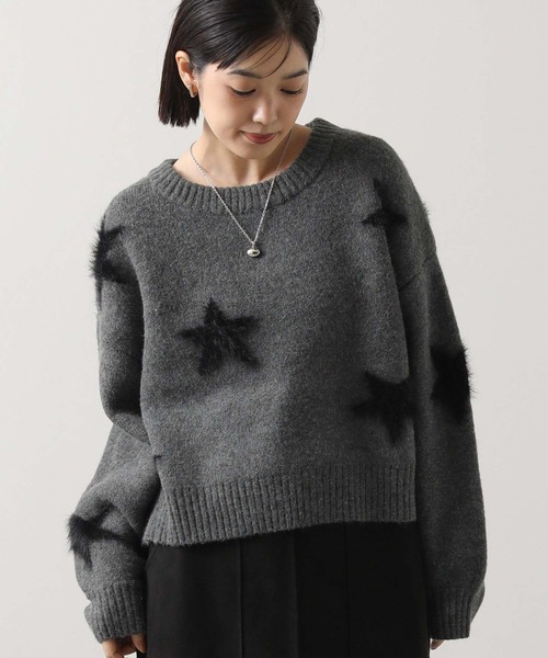 Gready Brilliant（グレディブリリアン）の「ファースタージャガードクルーネックニット（ニット/セーター・レディース・ホワイト×グレー/グレー系・FREE）」の2枚目の写真