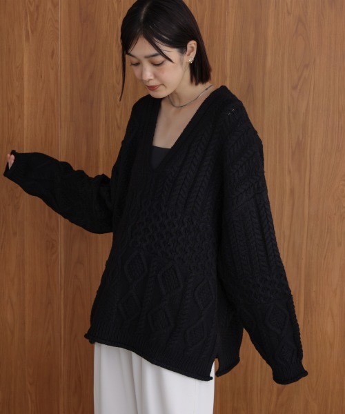 Bou Jeloud(ブージュルード)の「ケーブルVニットセーター(ニット/セーター・レディース・ブラック/オフホワイト・MEDIUM)」の14枚目の写真