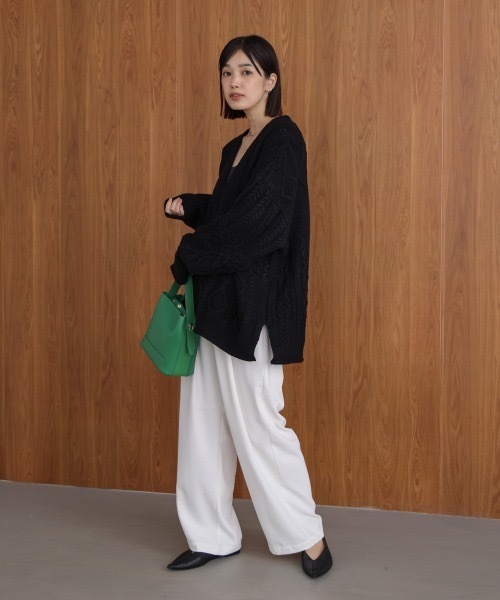 Bou Jeloud(ブージュルード)の「ケーブルVニットセーター(ニット/セーター・レディース・ブラック/オフホワイト・MEDIUM)」の17枚目の写真