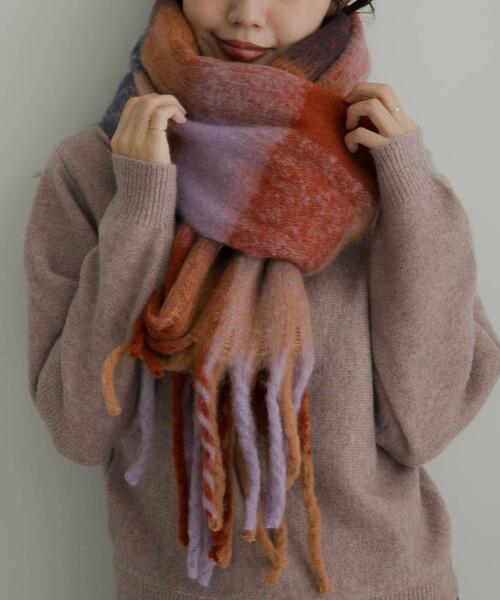 URBAN RESEARCH Sonny Label（アーバンリサーチサニーレーベル）の「フラッフィーボリュームチェックマフラー（マフラー・レディース・グリーン系その他/オレンジ系その他/ブラウン系その他・ONE）」の4枚目の写真