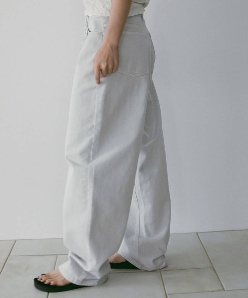 anuke（アンヌーク）の「anuke　Wide Cocoon Denim ワイドコクーンデニム/62611401（デニムパンツ・レディース・ライトグレー・36/38）」の4枚目の写真