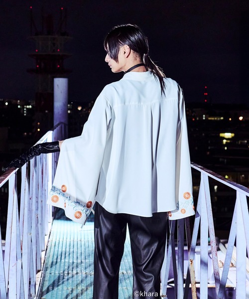 Ellno Loset(エルノロゼット)の「【EVANGELION(エヴァンゲリオン)コラボ】アームスリットフラワー刺繍シャツ(シャツ/ブラウス・メンズ・ブラック/オフホワイト/ブラック系その他/グレー・SMALL/MEDIUM/LARGE)」の10枚目の写真