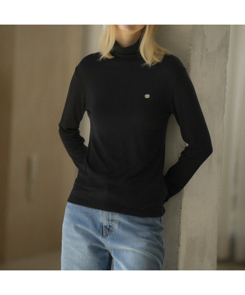KNOWNBETTER（ノウンベター）の「Basic turtleneck T-shirt [KNFW04TS01]_[5color]（Tシャツ/カットソー・レディース・ブラック/ブルー/ミント/クリーム/チャコール・FREE）」の2枚目の写真