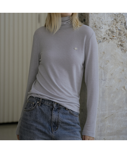 KNOWNBETTER（ノウンベター）の「Basic turtleneck T-shirt [KNFW04TS01]_[5color]（Tシャツ/カットソー・レディース・ブラック/ブルー/ミント/クリーム/チャコール・FREE）」の7枚目の写真