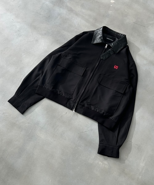 UNDERSTATEMENTs(アンダーステイトメント)の「【ユニセックス】ショート丈レザーカラーユーティリティ刺繍ブルゾン/セットアップ着用可(ブルゾン・メンズ・ブラック系その他/ブラック/ネイビー系・MEDIUM/LARGE)」の5枚目の写真