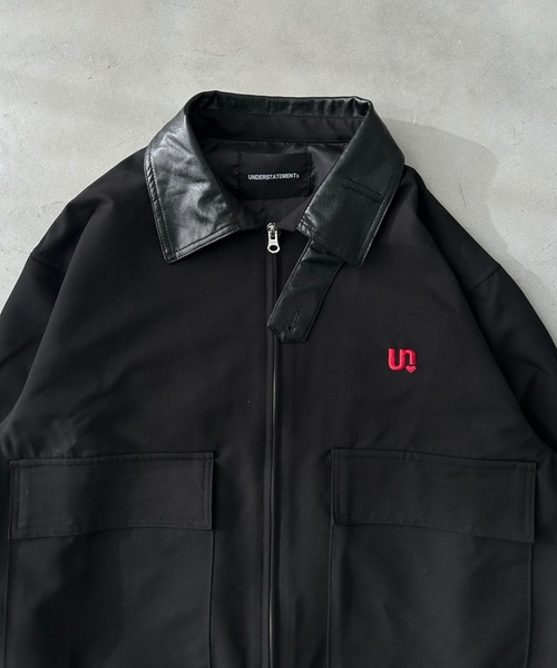 UNDERSTATEMENTs(アンダーステイトメント)の「【ユニセックス】ショート丈レザーカラーユーティリティ刺繍ブルゾン/セットアップ着用可(ブルゾン・メンズ・ブラック系その他/ブラック/ネイビー系・MEDIUM/LARGE)」の7枚目の写真