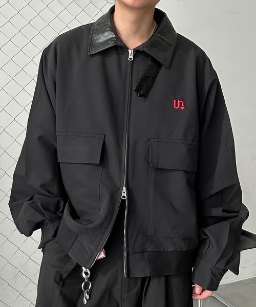 UNDERSTATEMENTs(アンダーステイトメント)の「【ユニセックス】ショート丈レザーカラーユーティリティ刺繍ブルゾン/セットアップ着用可(ブルゾン・メンズ・ブラック系その他/ブラック/ネイビー系・MEDIUM/LARGE)」の10枚目の写真