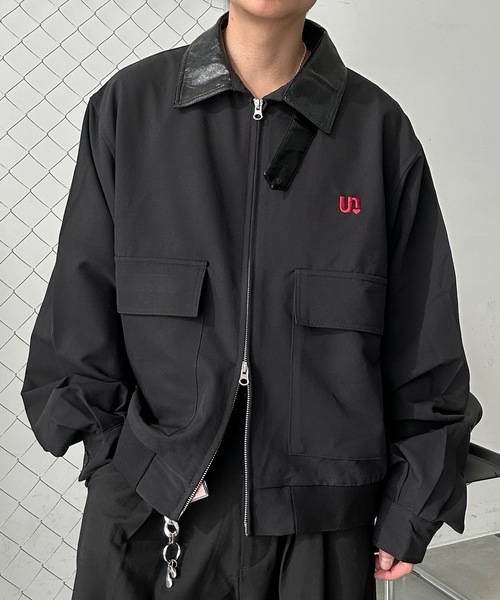 UNDERSTATEMENTs(アンダーステイトメント)の「【ユニセックス】ショート丈レザーカラーユーティリティ刺繍ブルゾン/セットアップ着用可(ブルゾン・メンズ・ブラック系その他/ブラック/ネイビー系・MEDIUM/LARGE)」の11枚目の写真