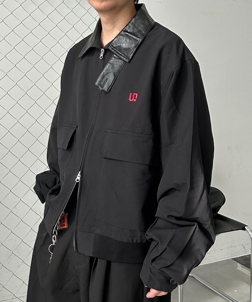 UNDERSTATEMENTs(アンダーステイトメント)の「【ユニセックス】ショート丈レザーカラーユーティリティ刺繍ブルゾン/セットアップ着用可(ブルゾン・メンズ・ブラック系その他/ブラック/ネイビー系・MEDIUM/LARGE)」の12枚目の写真