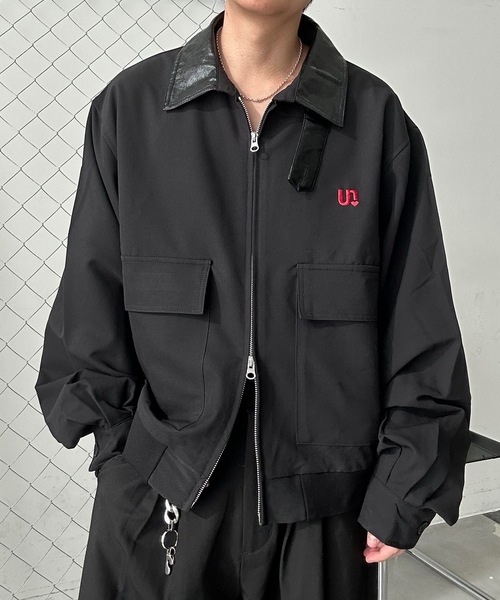UNDERSTATEMENTs(アンダーステイトメント)の「【ユニセックス】ショート丈レザーカラーユーティリティ刺繍ブルゾン/セットアップ着用可(ブルゾン・メンズ・ブラック系その他/ブラック/ネイビー系・MEDIUM/LARGE)」の13枚目の写真