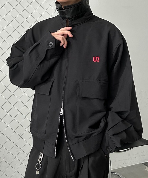 UNDERSTATEMENTs(アンダーステイトメント)の「【ユニセックス】ショート丈レザーカラーユーティリティ刺繍ブルゾン/セットアップ着用可(ブルゾン・メンズ・ブラック系その他/ブラック/ネイビー系・MEDIUM/LARGE)」の16枚目の写真