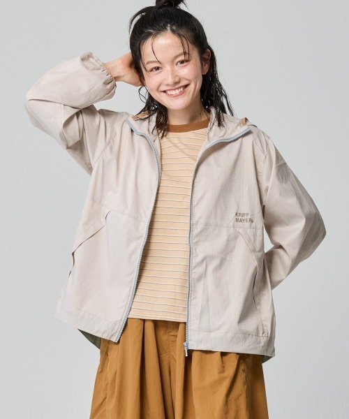 KRIFF MAYER Lady's Collection（クリフメイヤーレディースコレクション）の「【撥水･軽量･UVカット･伸縮性】さらさらエアーフードジャケット（マウンテンパーカー・レディース・オリーブ/ブラック/ナチュラル/その他5/ベージュ/カラフル/サックスブルー・LARGE/MEDIUM）」の4枚目の写真