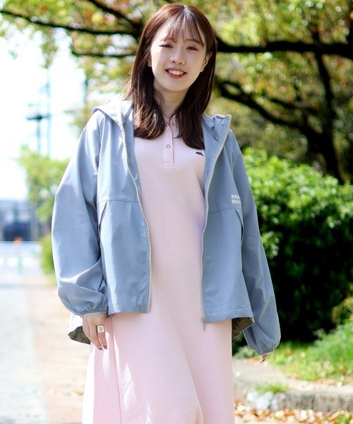 KRIFF MAYER Lady's Collection（クリフメイヤーレディースコレクション）の「【撥水･軽量･UVカット･伸縮性】さらさらエアーフードジャケット（マウンテンパーカー・レディース・オリーブ/ブラック/ナチュラル/その他5/ベージュ/カラフル/サックスブルー・LARGE/MEDIUM）」の6枚目の写真