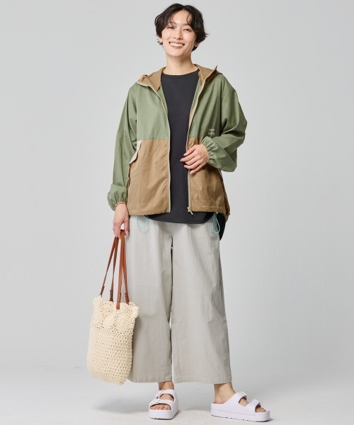 KRIFF MAYER Lady's Collection（クリフメイヤーレディースコレクション）の「【撥水･軽量･UVカット･伸縮性】さらさらエアーフードジャケット（マウンテンパーカー・レディース・オリーブ/ブラック/ナチュラル/その他5/ベージュ/カラフル/サックスブルー・LARGE/MEDIUM）」の12枚目の写真