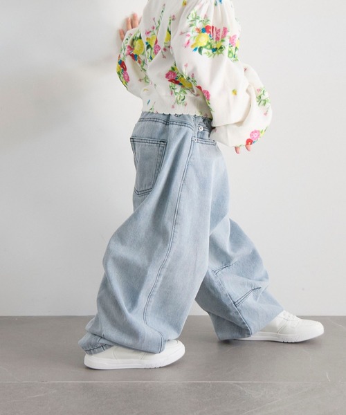 LOWRYS FARM(ローリーズファーム)の「デニムコクーンパンツ 631065(デニムパンツ・キッズ・ブルー/ブルー系その他・130cm/120cm/110cm/150cm/140cm)」の5枚目の写真