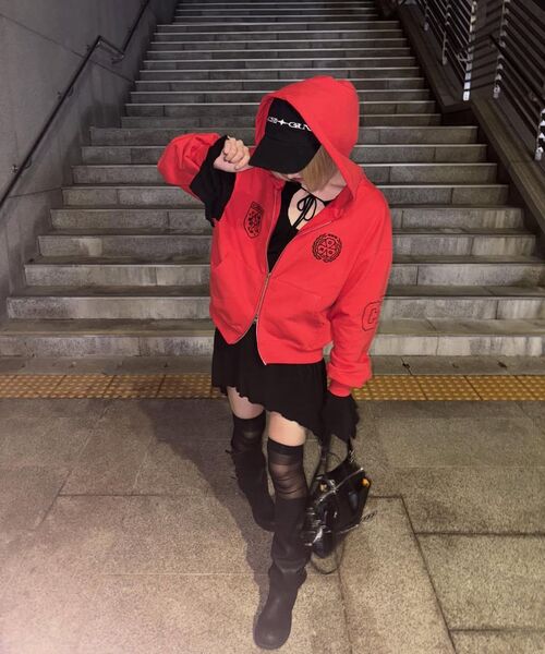 CRIGUN（クリガン）の「CLUB JERSEY ZIP-UP HOODIE RED（パーカー・レディース・レッド・MEDIUM/LARGE/X-LARGE/WS）」の12枚目の写真