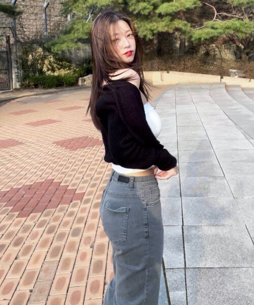 MALOUPE(マロップ)の「9106 セミワイドデニムパンツ(ブラック)(デニムパンツ・レディース・ブラック・FREE)」の3枚目の写真