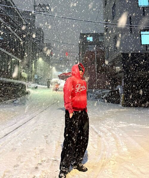 LORES（ロアス）の「Script Dyed Hoodie - Red（パーカー・レディース・その他・L/M/XL）」の4枚目の写真