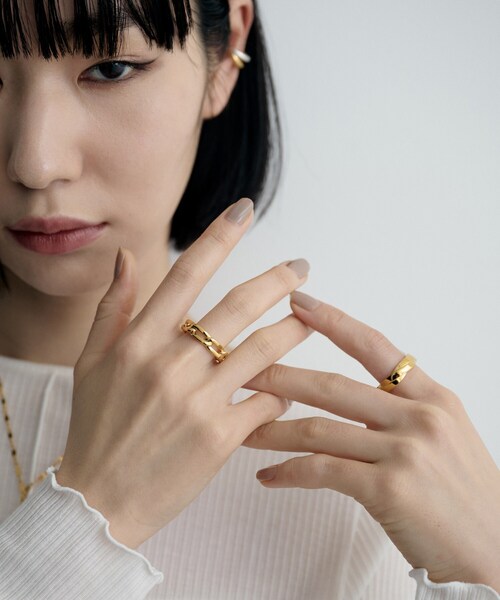 COCOSHNIK ONKITSCH(ココシュニックオンキッチュ)の「シルバー ロングカーブチェーンモチーフリング(16号、18号) GP(リング・レディース・ゴールド・18/16)」の7枚目の写真