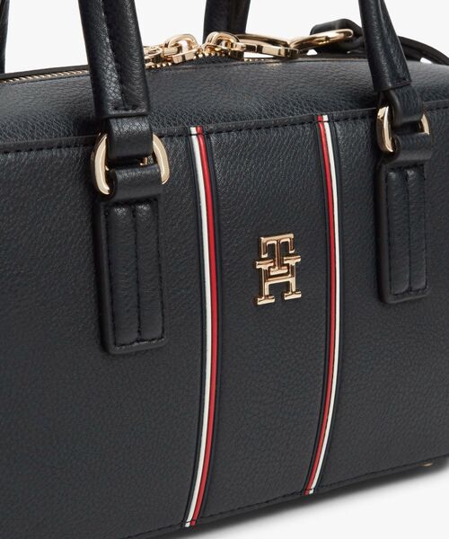 TOMMY HILFIGER(トミーヒルフィガー)の「デイリークロスオーバーバッグ(ボディバッグ/ウエストポーチ・レディース・ネイビー・FREE)」の3枚目の写真