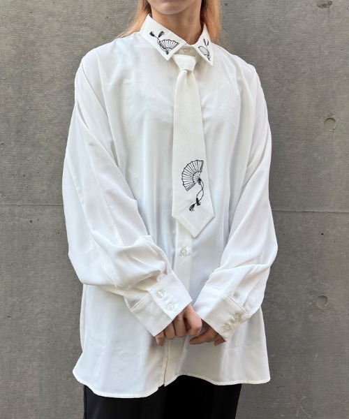 REZEN(リゼン)の「タイ付扇子刺繍シャツ(シャツ/ブラウス・メンズ・ローズ/ブルーパープル/ライトグレー・MEDIUM/LARGE)」の1枚目の写真