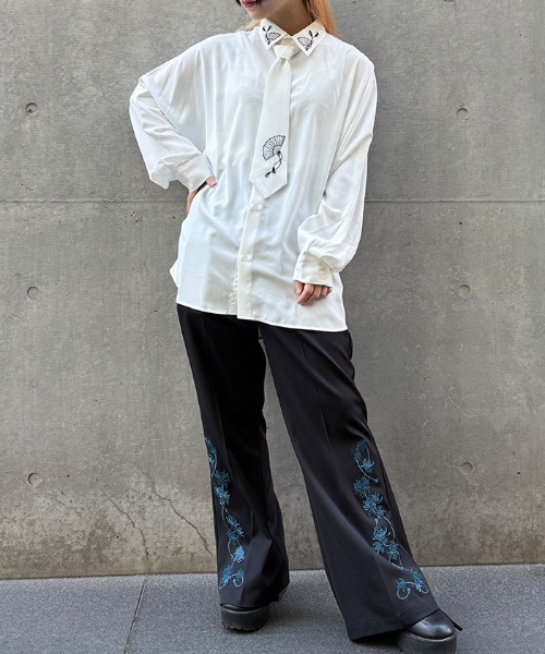 REZEN(リゼン)の「タイ付扇子刺繍シャツ(シャツ/ブラウス・メンズ・ローズ/ブルーパープル/ライトグレー・MEDIUM/LARGE)」の5枚目の写真