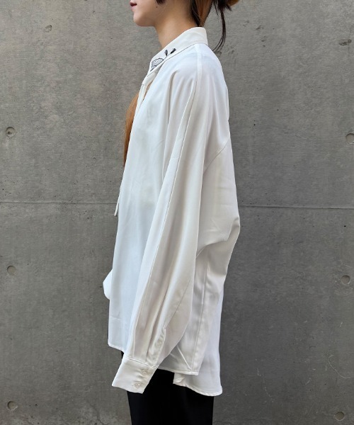 REZEN(リゼン)の「タイ付扇子刺繍シャツ(シャツ/ブラウス・メンズ・ローズ/ブルーパープル/ライトグレー・MEDIUM/LARGE)」の6枚目の写真