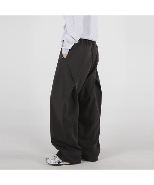 UMM(ウム)の「レディースサイドカーブ切り替えワイドフィットストリングパンツ3COLOR(スウェットパンツ・レディース・チャコール/ブラック/グレー・F)」の3枚目の写真