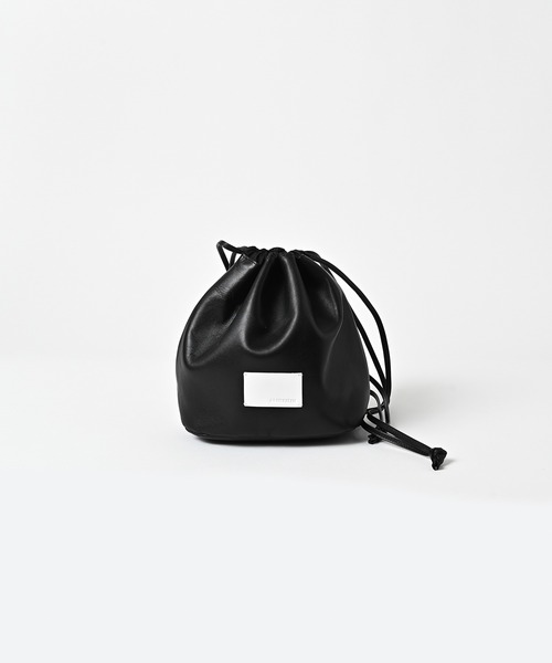 ADAM PATEK(アダムパテック)の「【RES】【ADAMPATEK】water repellent leather drawstring bag/撥水レザーミニ巾着バッグ/AP2619003(ショルダーバッグ・レディース・ブラック・FREE)」の1枚目の写真