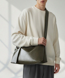 MANIG（マニジ）の「エイリングフォードクラッシュボディバッグカーキ（ユニセックス）（メッセンジャーバッグ）」