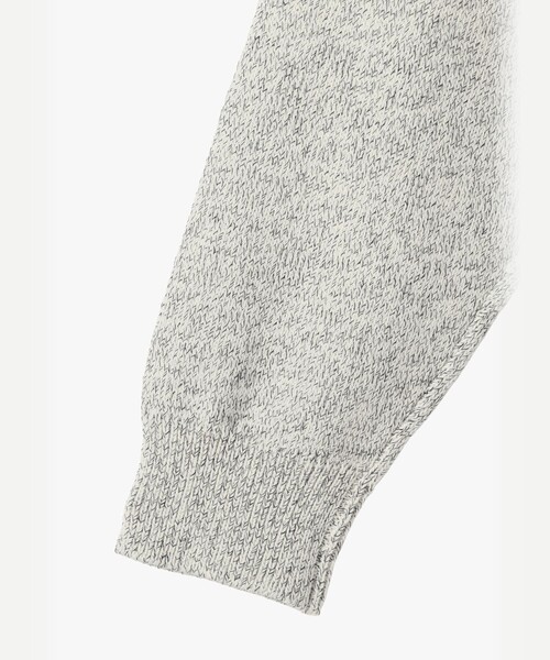 agnes b.（アニエスベー）の「メンズ "b."ロゴ コットン 長袖 ニット プルオーバー（ニット/セーター・メンズ・グレー系その他・1/2）」の4枚目の写真