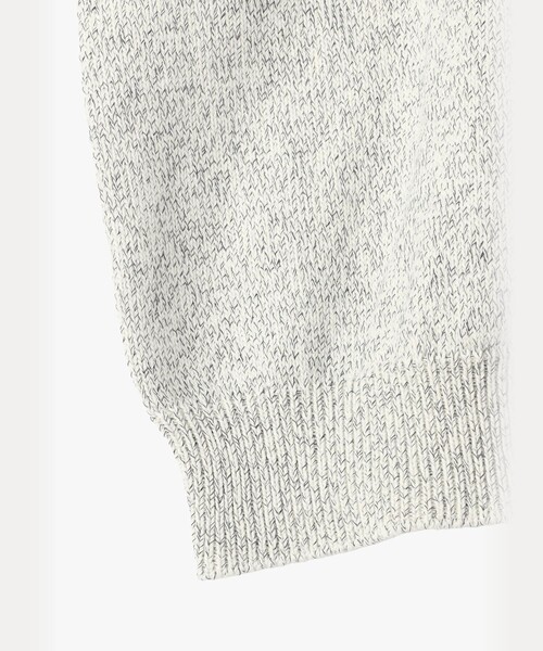 agnes b.（アニエスベー）の「メンズ "b."ロゴ コットン 長袖 ニット プルオーバー（ニット/セーター・メンズ・グレー系その他・1/2）」の5枚目の写真