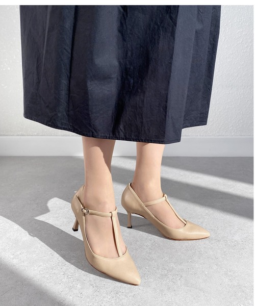 MAMIAN(マミアン)の「ポインテッドトゥ Tストラップ パンプス (7.0cmヒール)(パンプス・レディース・ベージュ/ブラック・23.5cm/24.0cm/24.5cm/22.0cm/22.5cm/23.0cm)」の15枚目の写真