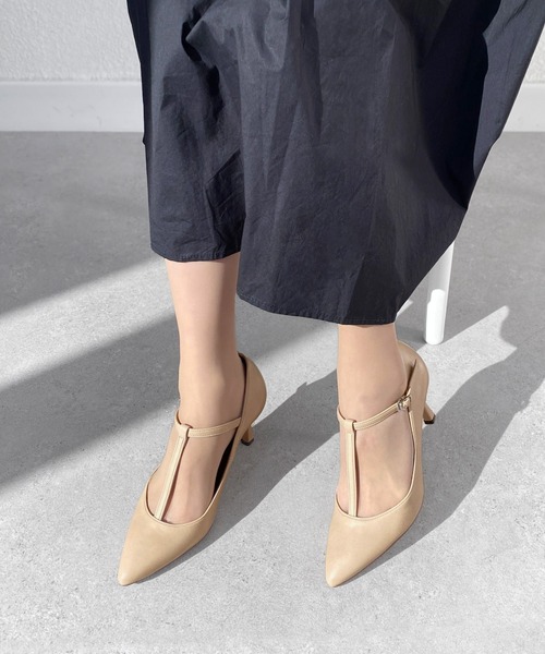 MAMIAN(マミアン)の「ポインテッドトゥ Tストラップ パンプス (7.0cmヒール)(パンプス・レディース・ベージュ/ブラック・23.5cm/24.0cm/24.5cm/22.0cm/22.5cm/23.0cm)」の17枚目の写真