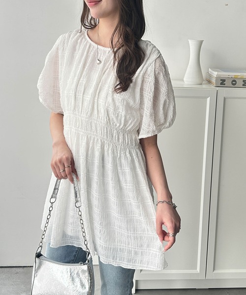 GeeRA（ジーラ）の「前後２WAYシャーリングシアーペプラムブラウスチュニック（シャツ/ブラウス・レディース・ブラック/オフホワイト/ブルー・MEDIUM/LARGE/X-LARGE）」の5枚目の写真
