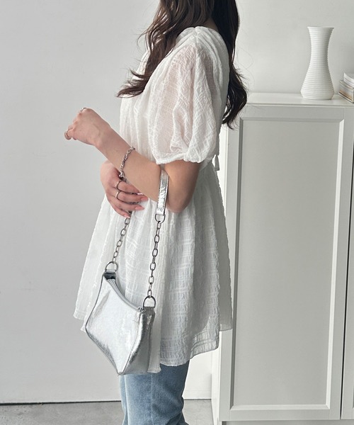 GeeRA（ジーラ）の「前後２WAYシャーリングシアーペプラムブラウスチュニック（シャツ/ブラウス・レディース・ブラック/オフホワイト/ブルー・MEDIUM/LARGE/X-LARGE）」の6枚目の写真