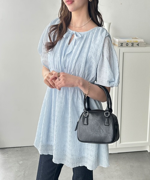 GeeRA（ジーラ）の「前後２WAYシャーリングシアーペプラムブラウスチュニック（シャツ/ブラウス・レディース・ブラック/オフホワイト/ブルー・MEDIUM/LARGE/X-LARGE）」の18枚目の写真