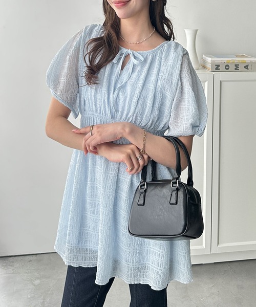 GeeRA（ジーラ）の「前後２WAYシャーリングシアーペプラムブラウスチュニック（シャツ/ブラウス・レディース・ブラック/オフホワイト/ブルー・MEDIUM/LARGE/X-LARGE）」の19枚目の写真