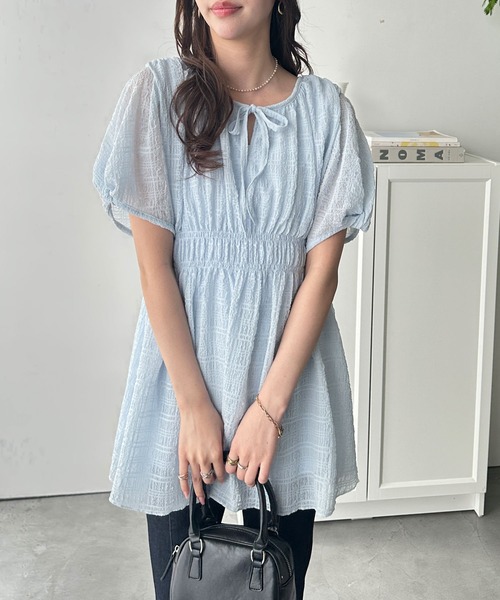 GeeRA（ジーラ）の「前後２WAYシャーリングシアーペプラムブラウスチュニック（シャツ/ブラウス・レディース・ブラック/オフホワイト/ブルー・MEDIUM/LARGE/X-LARGE）」の20枚目の写真