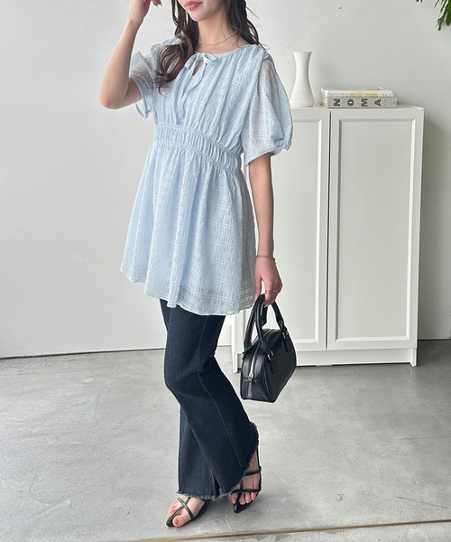 GeeRA（ジーラ）の「前後２WAYシャーリングシアーペプラムブラウスチュニック（シャツ/ブラウス・レディース・ブラック/オフホワイト/ブルー・MEDIUM/LARGE/X-LARGE）」の22枚目の写真