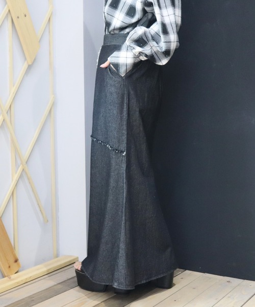 CECIL McBEE（セシルマクビー）の「6.5ozデニムフリンジ切替スカート（スカート・レディース・ネイビー/サックスブルー/ブラック・LARGE/MEDIUM）」の5枚目の写真