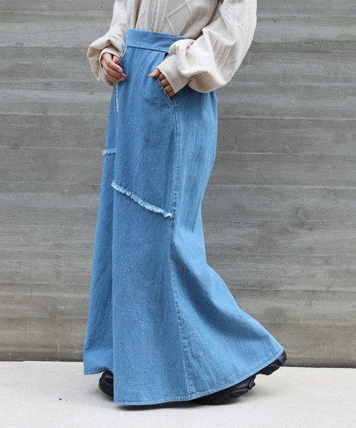 CECIL McBEE（セシルマクビー）の「6.5ozデニムフリンジ切替スカート（スカート・レディース・ネイビー/サックスブルー/ブラック・LARGE/MEDIUM）」の9枚目の写真