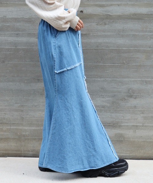 CECIL McBEE（セシルマクビー）の「6.5ozデニムフリンジ切替スカート（スカート・レディース・ネイビー/サックスブルー/ブラック・LARGE/MEDIUM）」の11枚目の写真