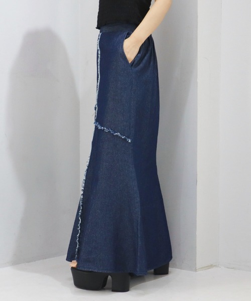 CECIL McBEE（セシルマクビー）の「6.5ozデニムフリンジ切替スカート（スカート・レディース・ネイビー/サックスブルー/ブラック・LARGE/MEDIUM）」の13枚目の写真