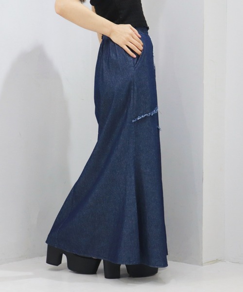 CECIL McBEE（セシルマクビー）の「6.5ozデニムフリンジ切替スカート（スカート・レディース・ネイビー/サックスブルー/ブラック・LARGE/MEDIUM）」の15枚目の写真